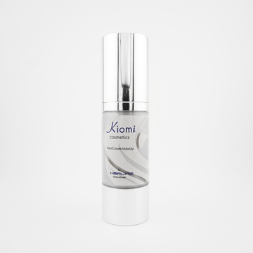Photo du Bodypaint Kiomi AquaCream Metal 30ml C15 – Argent, vue de face avec bouchon fermé, peinture corporelle métallique à base d’eau pour maquillages argentés en cosplay ou FX.